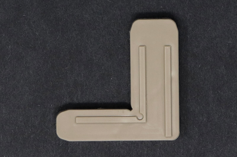 Beige plastic corner key.